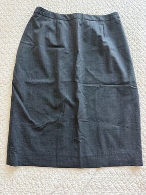 Brooks Brothers Gray Wool Blend Pencil Skirt Size 4
Made in Italy